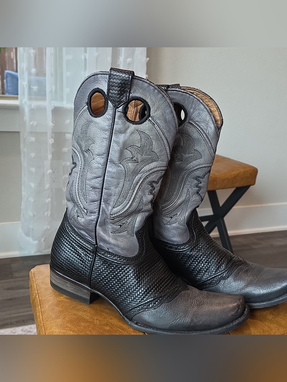 Men's Western Pull-On Boots in Black and Gray